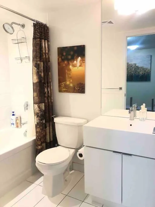 Lägenhet Comfy 1Br & Den With Balcony- Close To Cn Tower Toronto Kanada