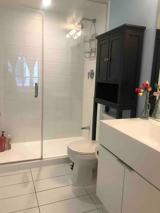 Comfy 1Br & Den With Balcony- Close To Cn Tower Toronto